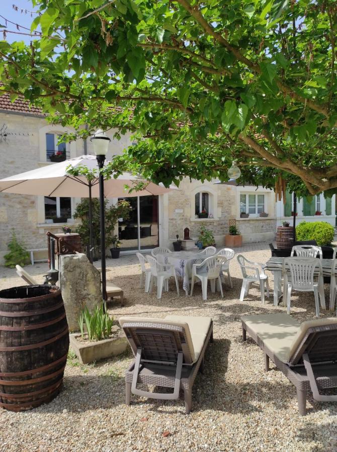 Bed and Breakfast L'Entre Deux Vignes Brizambourg Exterior foto